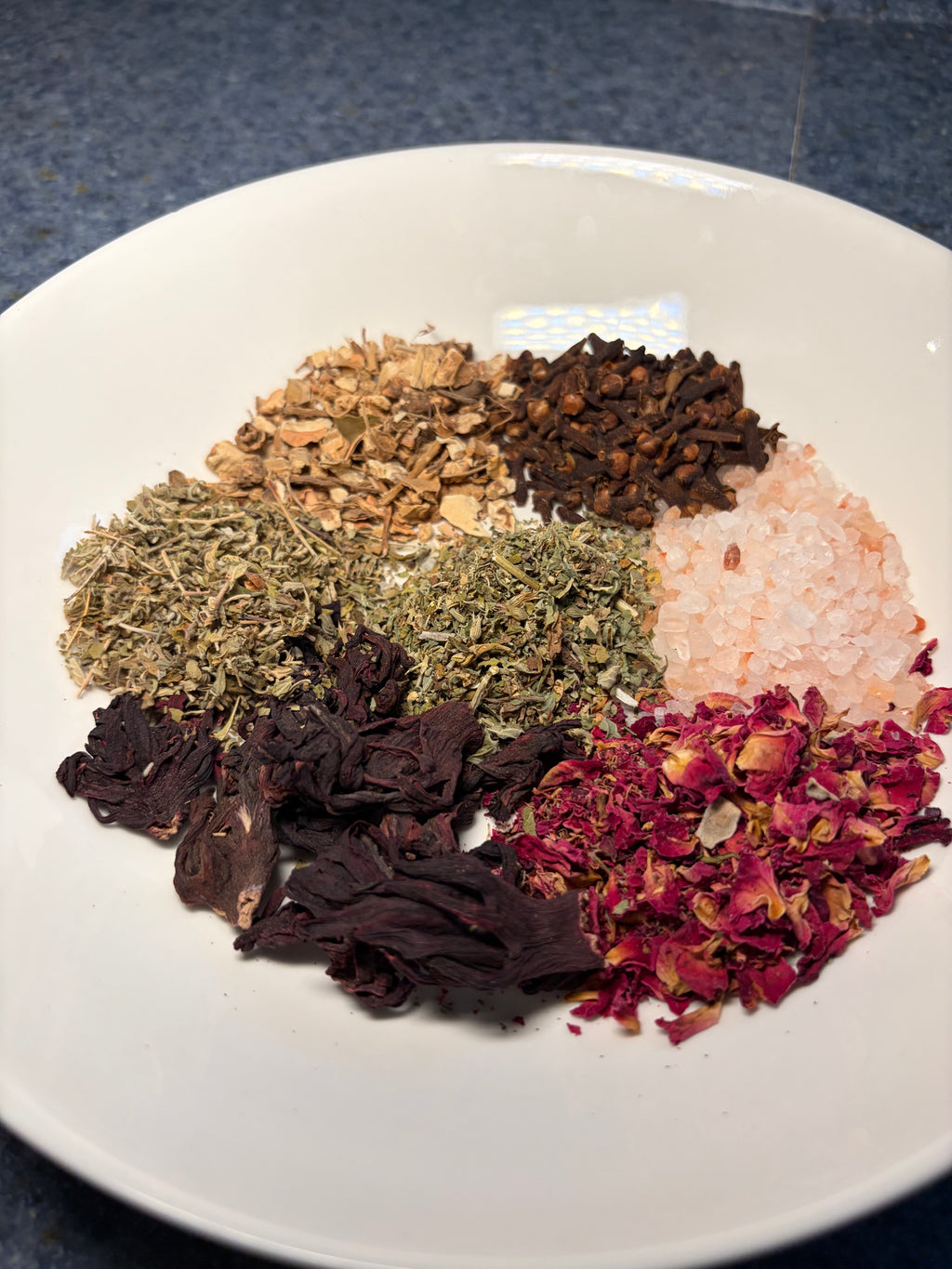 Attraction Herb Blend, Attraction Drawing Apothecary Herbs for Love, Luck, and Glamour